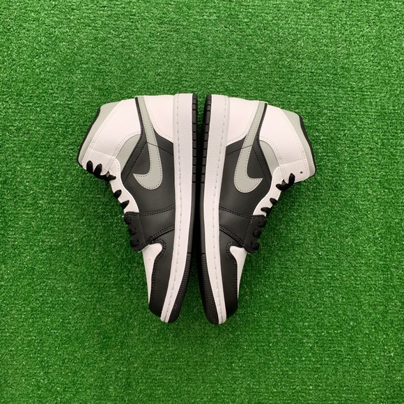 -Edm- 🐼*NEW* Air Jordan 1 Mid “White Shadow” (Sz 10) - Picture 4 of 10